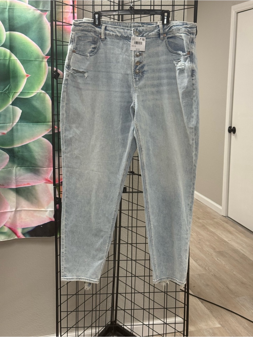American Eagle Outfitters Light Wash mom stretch Jeans size 20 MSRP $60 NWT